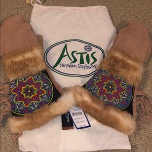 Brand new never worn Astis suede polartec gloves